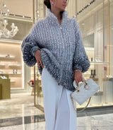 Damen Strickjacke mit Reißverschluss und Stehkragen sowie Paillettenbesatz – Grau