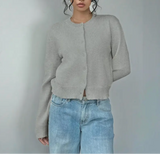 Damen Strickjacke mit Rundausschnitt Durchgehender Knopfleiste Langen Ärmeln mit Rippbündchen auf Taillenlänge – Grau
