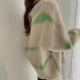 Damen-strickjacke mit v-ausschnitt knopfverschluss und streifen – Grün