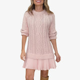 Damenstrickkleid mit Zopfmuster und plissiertem Minirock – Rosa