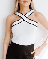 Damen-Tanktop mit überkreuztem Neckholder und Kontrastpaspelierung – Weiß