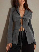 Damen Top mit Reverskragen und Schnurverschlüssen mit Schleifen und Pattentaschen – Grau