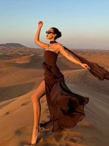 Damen trägerloses Maxikleid mit Halstuch-Element und Schlitzrock – Braun