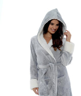 Damen Wickelbademantel mit Kapuze, Gürtel und aufgesetzten Taschen – Grau