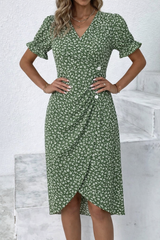Damen Wickelkleid in Midi-Länge mit V-Ausschnitt Rüschenärmeln Seitlicher Knopfleiste und Blumenmuster – Grün