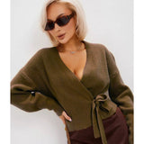 Damen Wickelstrickpullover mit V-Ausschnitt und Bindegürtel – Braun