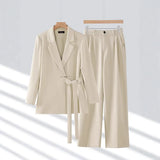 Zweiteiliger Damenanzug mit tailliertem Blazer und Hose – Beige