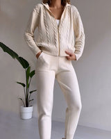 Damen Zweiteiliges Strickset mit Kapuzenjacke Reißverschluss Zopfmuster und Hose mit Bündchen – Beige
