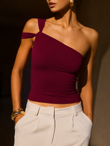 Damenbluse mit asymmetrischem Ein-Schulter-Schnitt und Raffungen – Weinrot