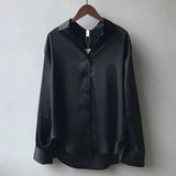 Satinbluse für Damen mit Knopfverschluss und langen Ärmeln – Schwarz