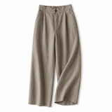 Damenhose mit hohem Bund, weitem Bein, Frontfalten und Seitentaschen – Braun