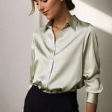 Edwina – Elegante Satinbluse – Grün