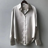 Edwina – Elegante Satinbluse – Grau