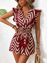 Alona – Schicker Strampler mit Chevron-Muster und Flügelärmeln – Rot