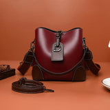 Celine™ Raffinesse in der Hand – Rot