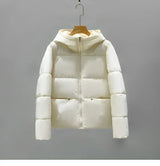 Warmer damen-wintermantel 2024: eleganter puffermantel-trend – Beige