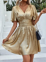 Fayruz – Minikleid mit V-Ausschnitt und flatternden Ärmeln – Gold