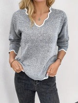 Adi – lässiger strickpullover mit langen srmeln, muschelbesatz und v-ausschnitt – Grau