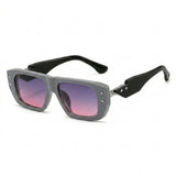 Eckige Damen-Sonnenbrille mit Muster und Nieten – Pink