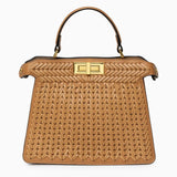 Estelle | Elegante geflochtene Handtasche mit Drehverschluss & goldenen Details – Braun