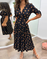 Bellamy - V-Ausschnitt Kleid mit Pünktchen – Schwarz