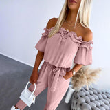 CAMILA – Schicker Off-Shoulder Volant-Hüftgurt-Jumpsuit – Pink
