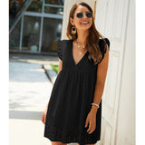 Karen – Sommerkleid mit V-Ausschnitt aus Baumwolle und kurzem Rock in einheitlicher Farbe – Schwarz