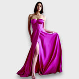Victoria – Schulterfreies Abendkleid mit Rückenschnürung – Violett