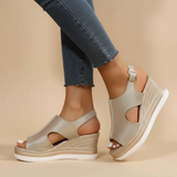 Maeve | Entspannte Keilsandale für den Sommer – Gold (Fast ausverkauft)