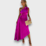 Lunelle – Asymmetrisches Kleid mit Rosendetail – Violett