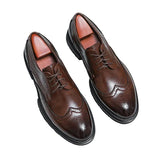 Herren Schnürschuhe mit Wingtip-Details und Perforierter Oberfläche – Niemiecki
