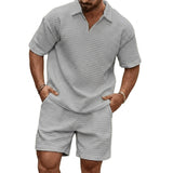 Herren-Set aus Poloshirt mit Viertelreißverschluss und Shorts mit Gitterstruktur – Grau
