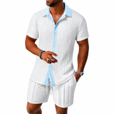 Herren Set mit Kurzarmhemd mit Kragen und Knopfleiste sowie Shorts mit elastischem Bund und Kordelzug – Weiß