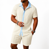 Herren Set mit Kurzarmhemd mit Kragen und Knopfleiste sowie Shorts mit elastischem Bund und Kordelzug – Aprikose