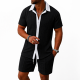 Herren Set mit Kurzarmhemd mit Kragen und Knopfleiste sowie Shorts mit elastischem Bund und Kordelzug – Schwarz