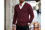 Herren Strickjacke mit Knopfleiste, V-Ausschnitt und Rippbündchen – Dunkelrot