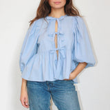Schicke Bluse mit Puffärmeln und Krawattenfront für mühelosen Stil – Hellblau