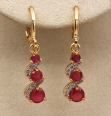 Elegante Ohrringe mit goldenem Zirkonia – Rot