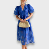 Lianora – Feminines Midikleid mit Strukturmuster – Blau