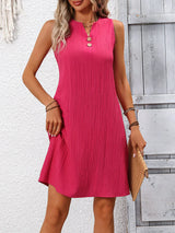 MAGGY | ÄRMELLOSES KLEID MIT KNOPFDETAILS – Hellpink
