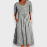 Marivelle – Kleid mit Knopfdetails – Grau