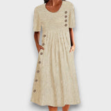 Marivelle – Kleid mit Knopfdetails – Beige