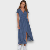 Liorah – Wickelkleid mit Sommercharme – Blau