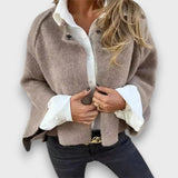 Lene – Kurzjacke mit Knopfdetail – Khaki