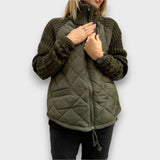 Ravinne – Steppjacke mit Strickärmeln – Grün