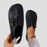 Ingrid | Damen Flache Slipper mit Knopfdetail – Schwarz
