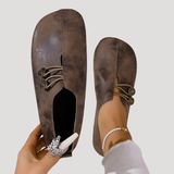 Ingrid | Damen Flache Slipper mit Knopfdetail – Braun