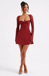 JULIETTE | SPITZEN-KLEID – Rubinrot