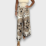 Rania – Fließende Hose mit Print – Weiß