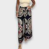 Rania – Fließende Hose mit Print – Schwarz